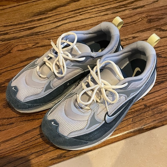 Nike Gray Sneakers Air Bliss Retro Athletic Design Size 9 - Picture 1 of 5
